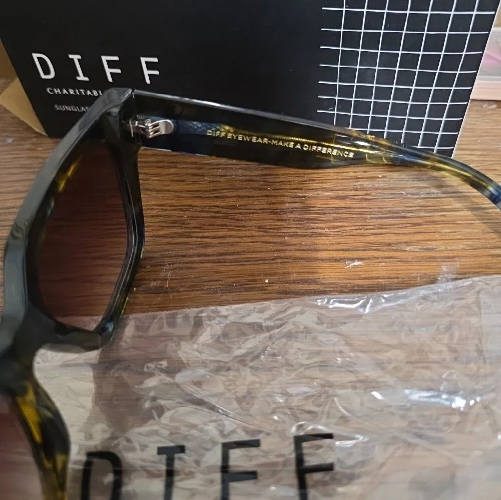 DIFF REMI II sunglasses NEW